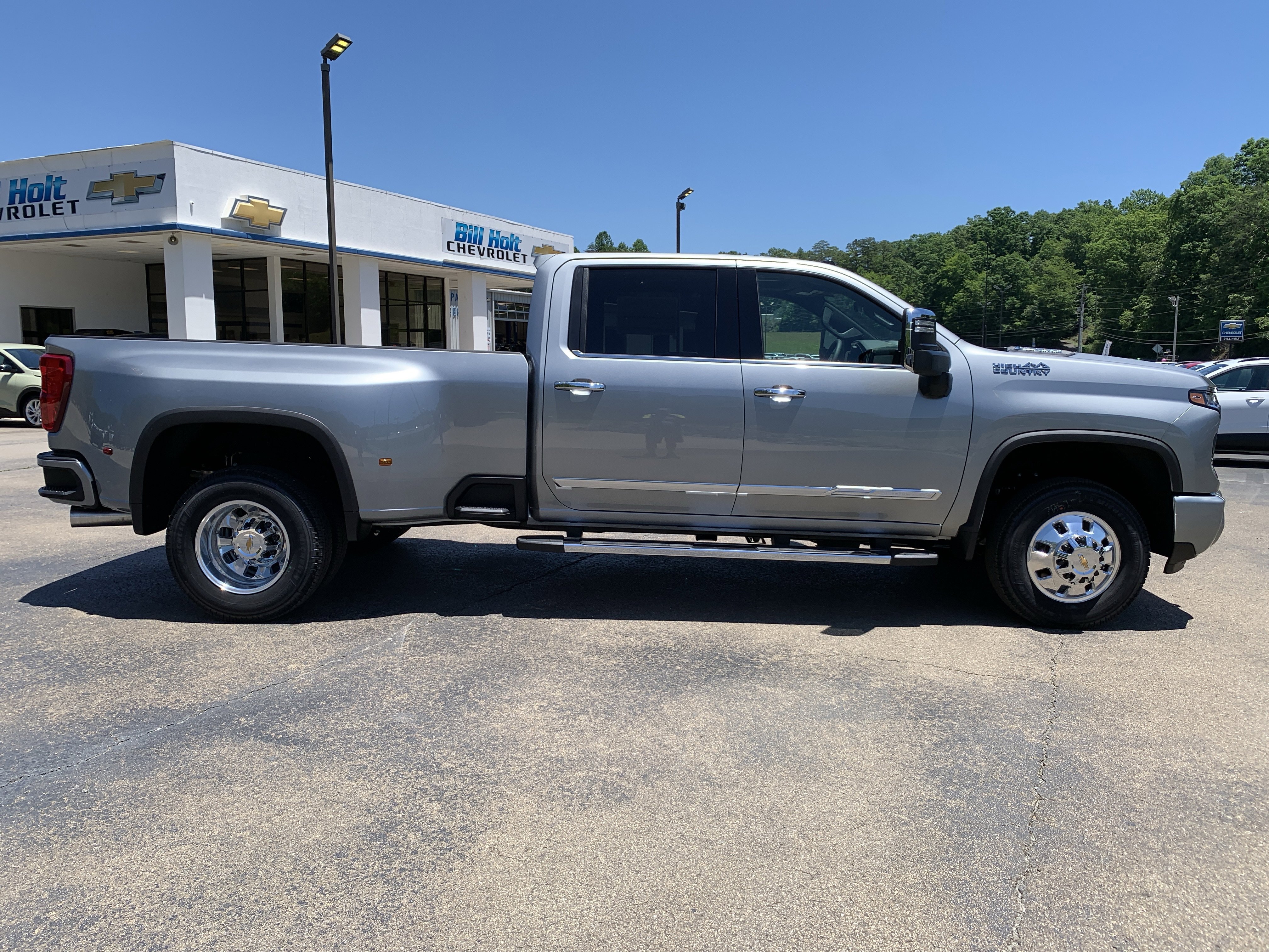 New 2026 Chevrolet Silverado 3500 High Country w/ High Country Premium Package AWD/4WD image 2