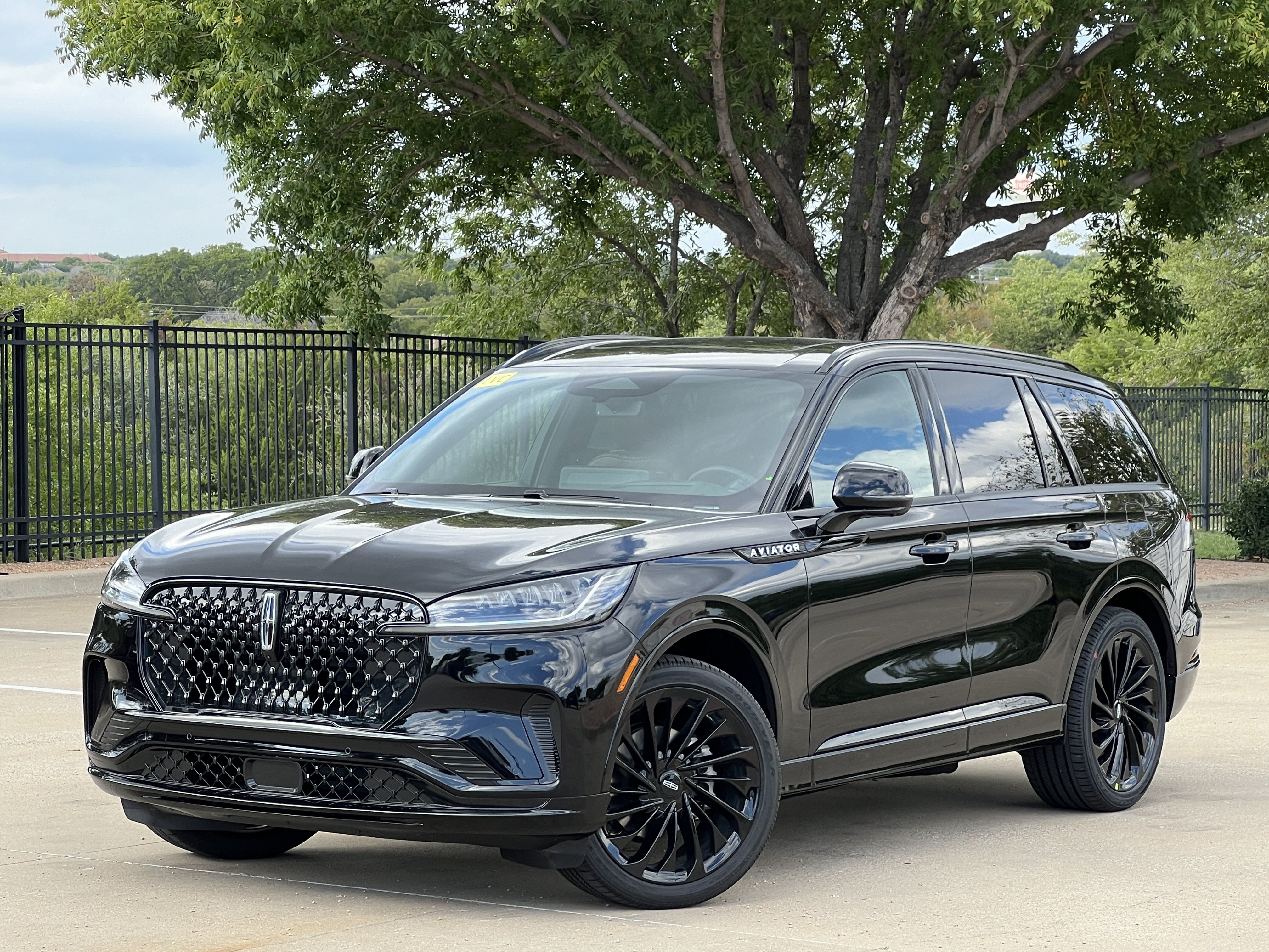 New 2027 Lincoln Aviator Reserve w/ Jet Appearance Package RWD image 2
