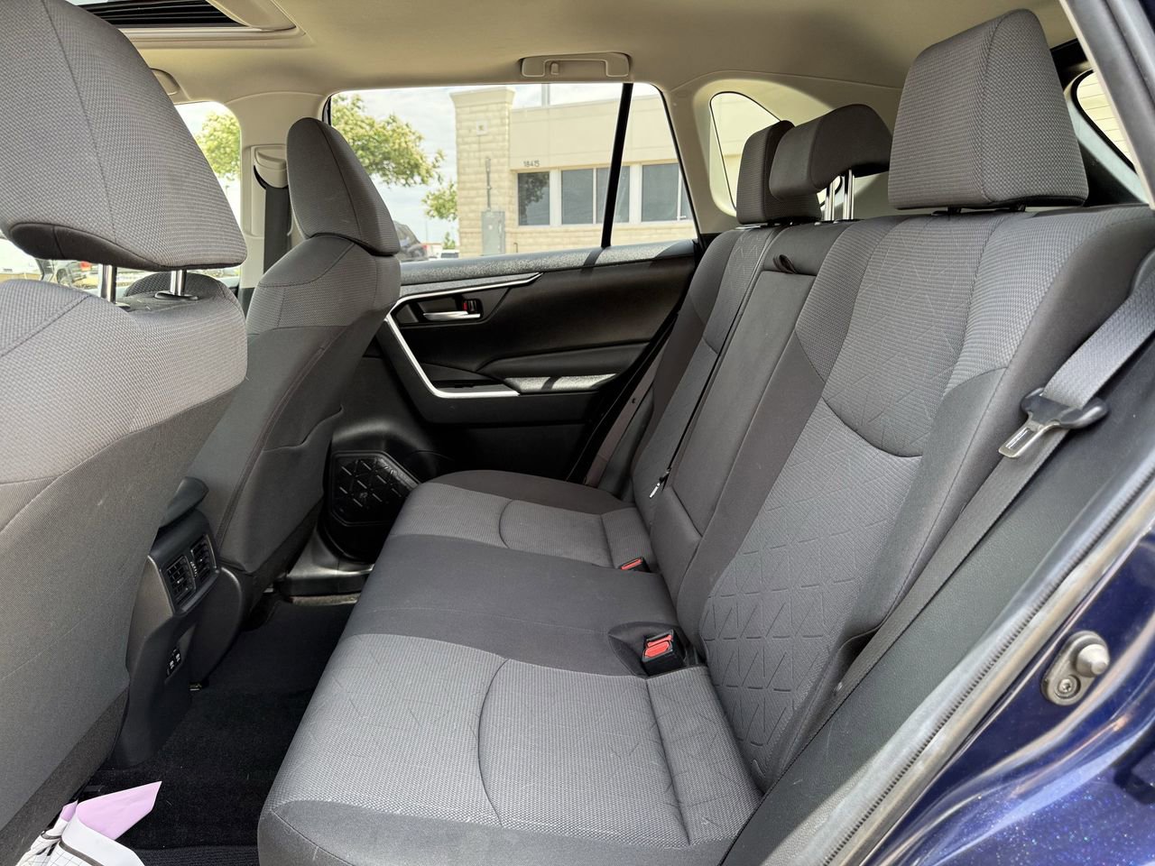 Used 2019 Toyota RAV4 XLE w/ Convenience Package FWD image 26