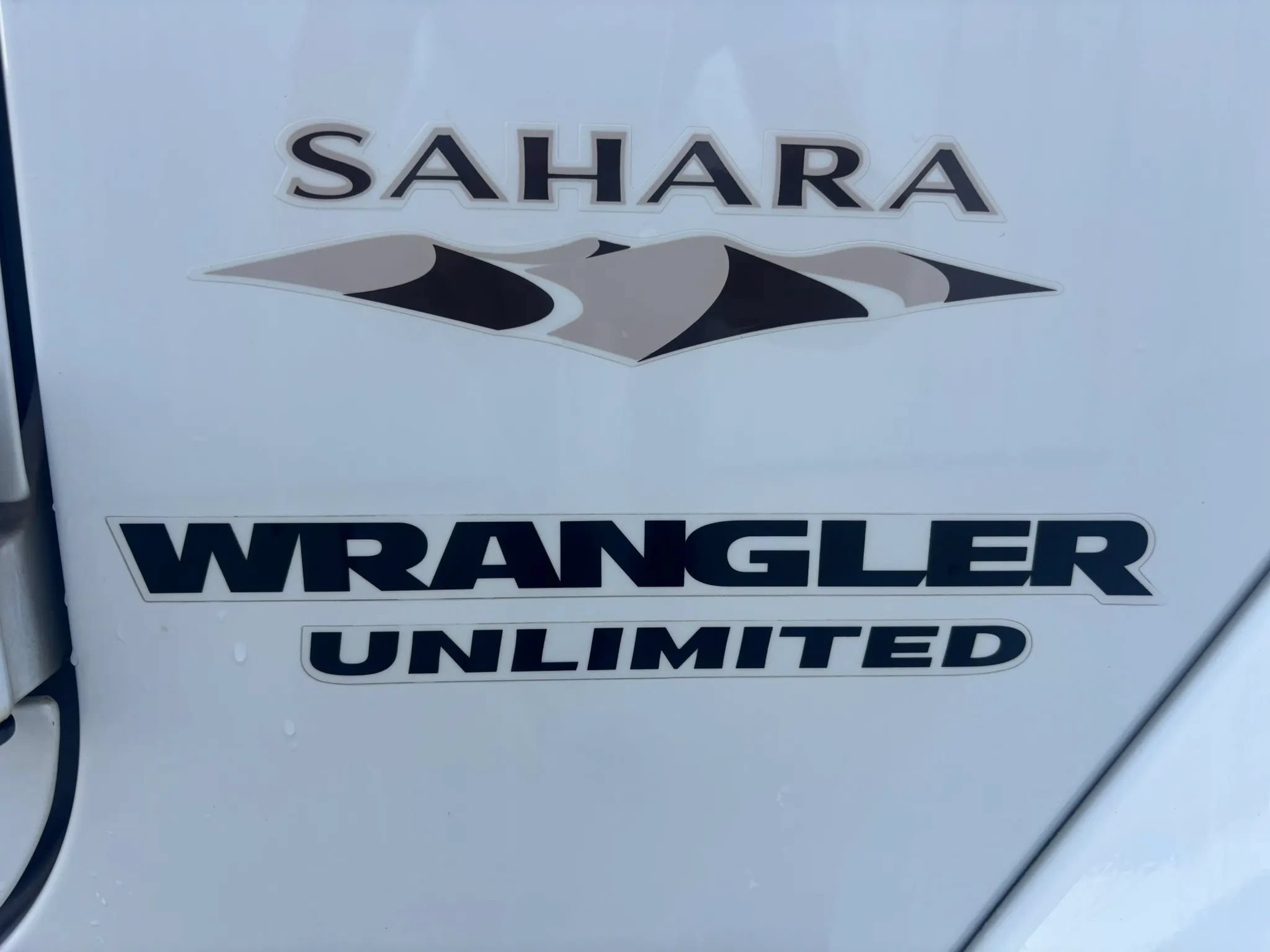 Used 2017 Jeep Wrangler Unlimited Sahara w/ Max Tow Package AWD/4WD image 9