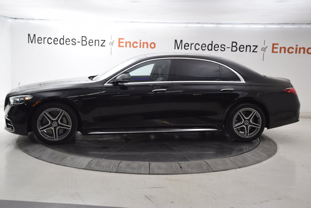 Used 2024 Mercedes-Benz S 580e 4MATIC Sedan image 3
