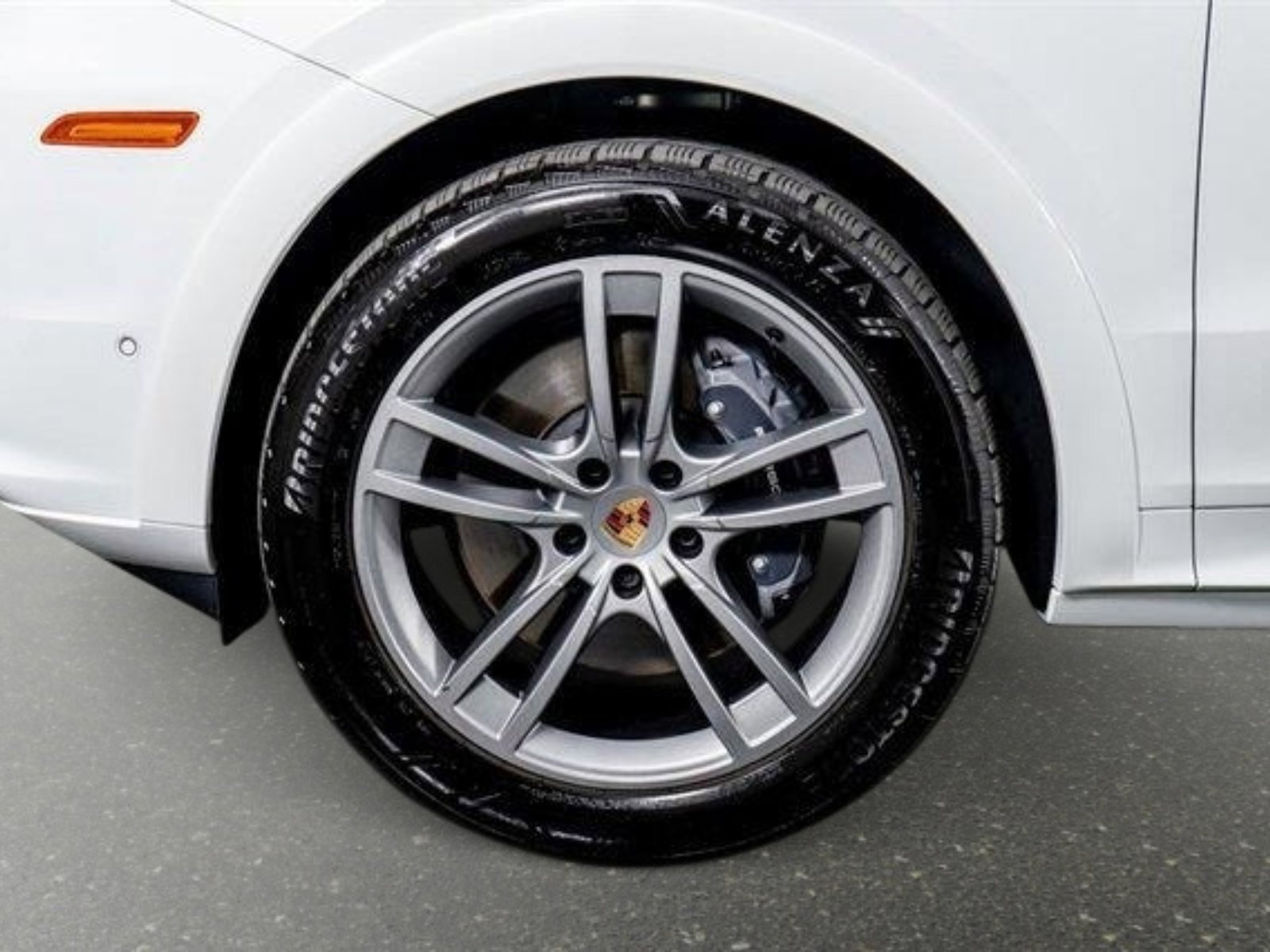 Used 2025 Porsche Cayenne image 7