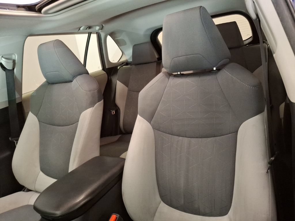 Used 2019 Toyota RAV4 XLE w/ Convenience Package AWD/4WD image 18