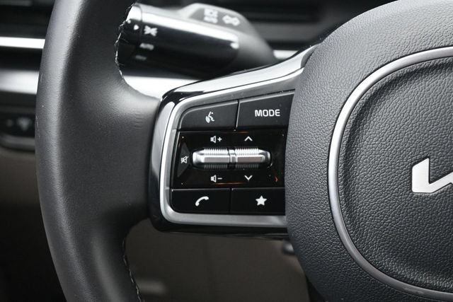 Used 2026 Kia Carnival FWD image 16