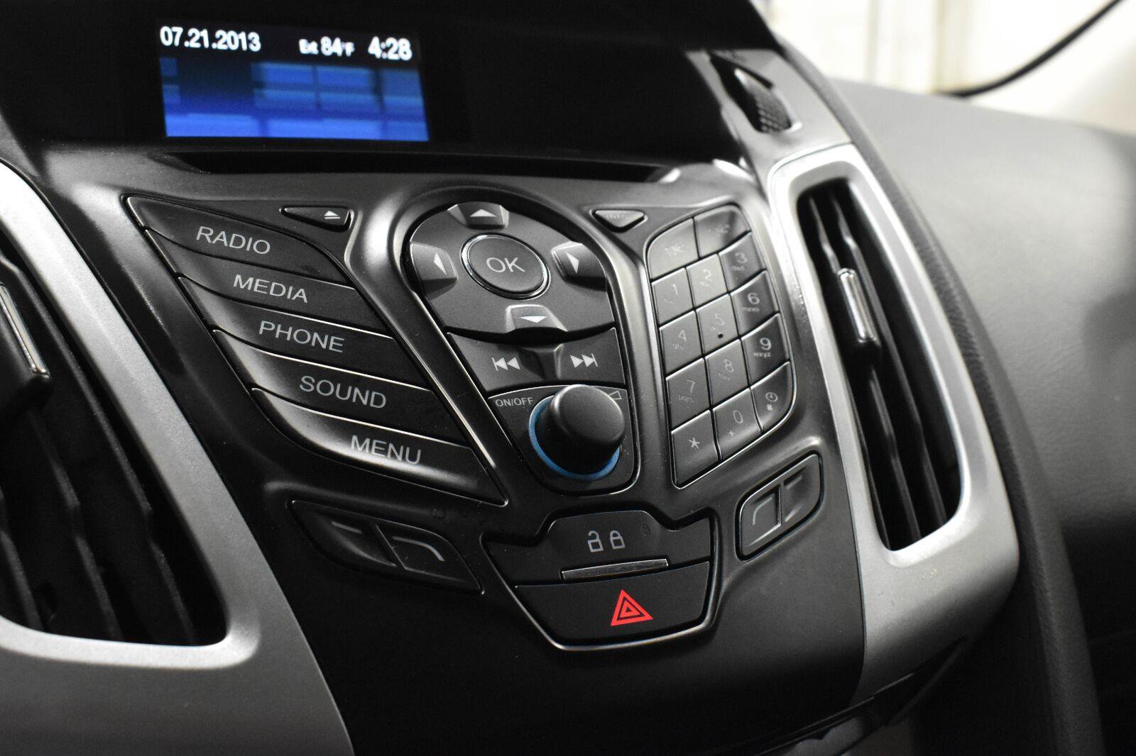 Used 2014 Ford Focus SE w/ SE Winter Package FWD image 13