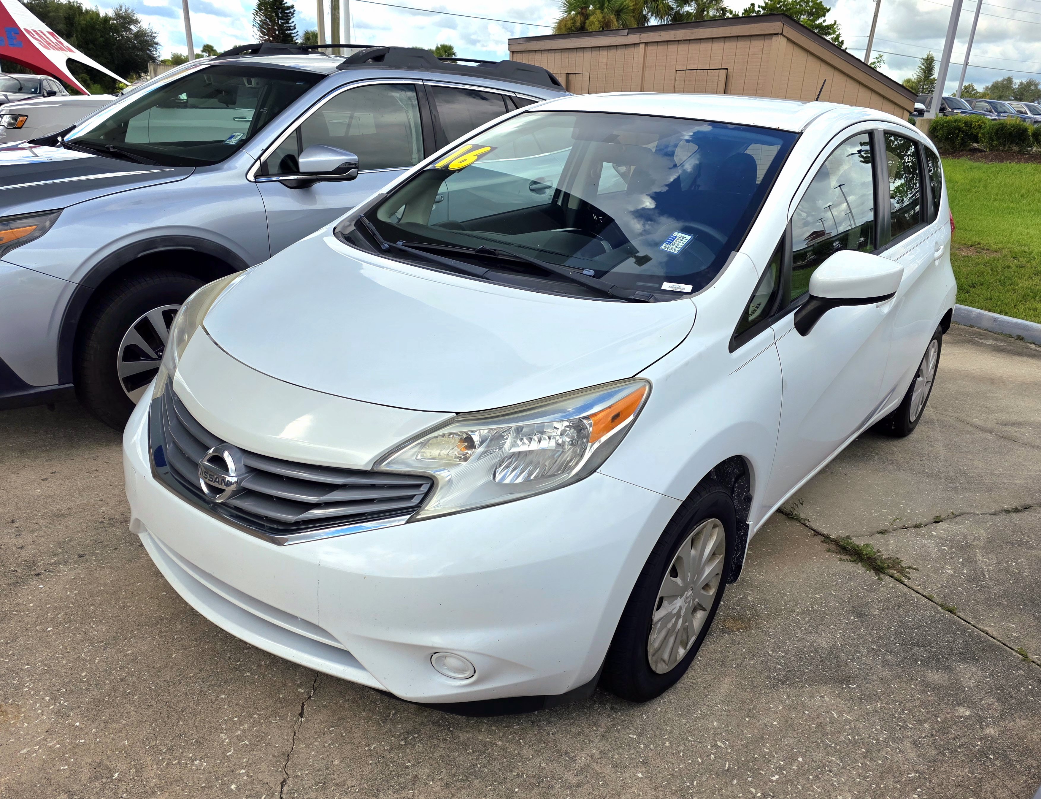 Used 2016 Nissan Versa Note SV FWD image 2