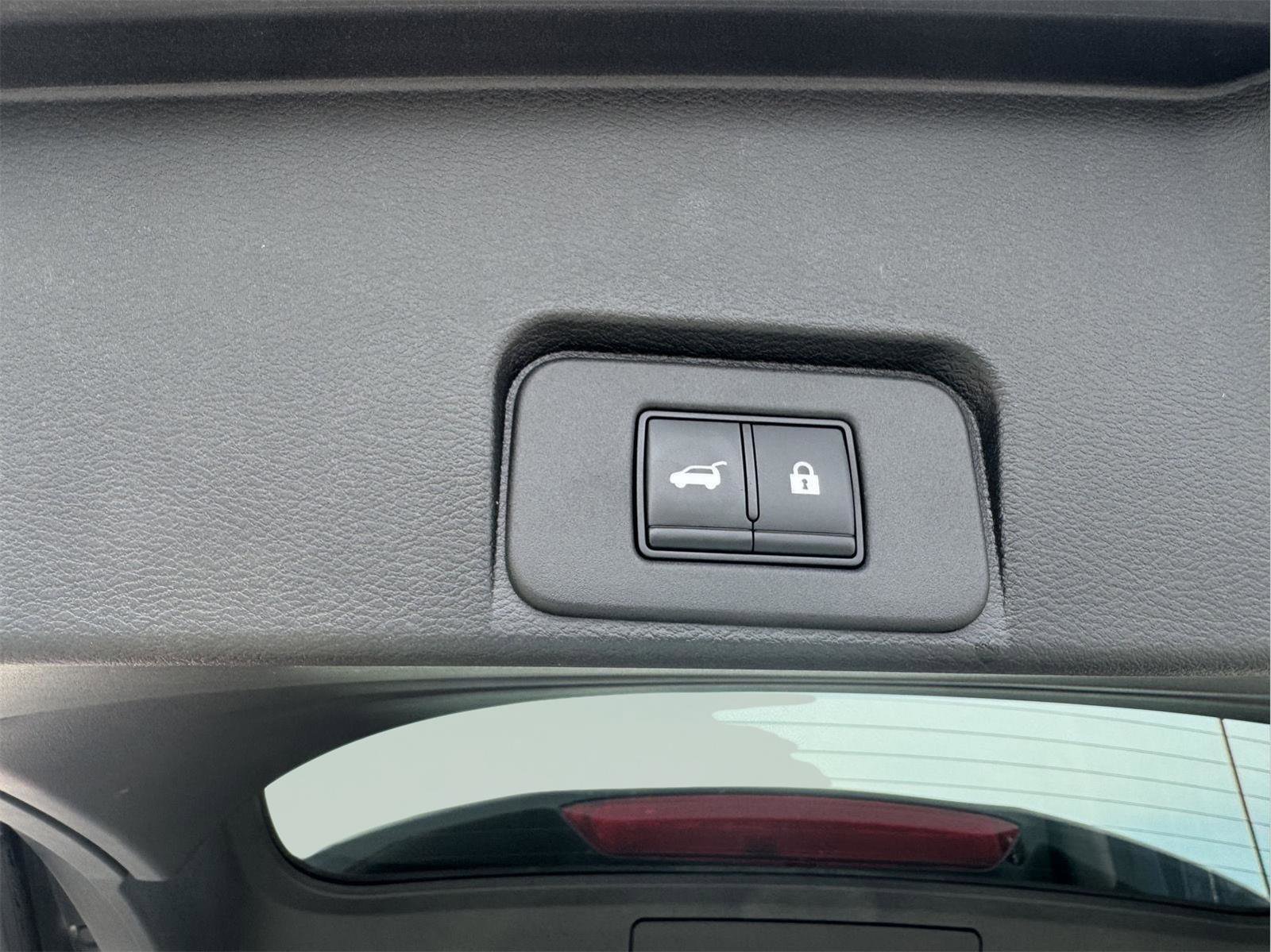 Used 2021 Nissan Rogue Platinum image 11