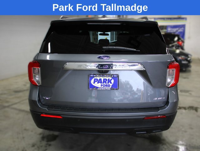Used 2023 Ford Explorer XLT AWD/4WD image 3