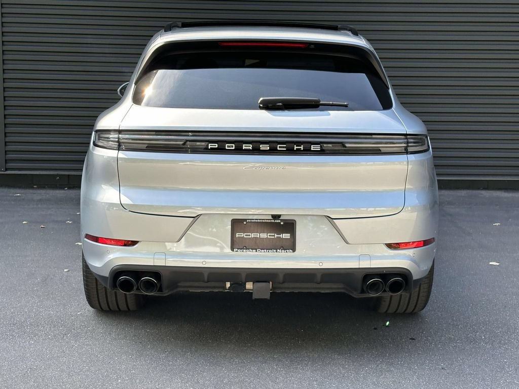 Certified 2026 Porsche Cayenne AWD/4WD image 4