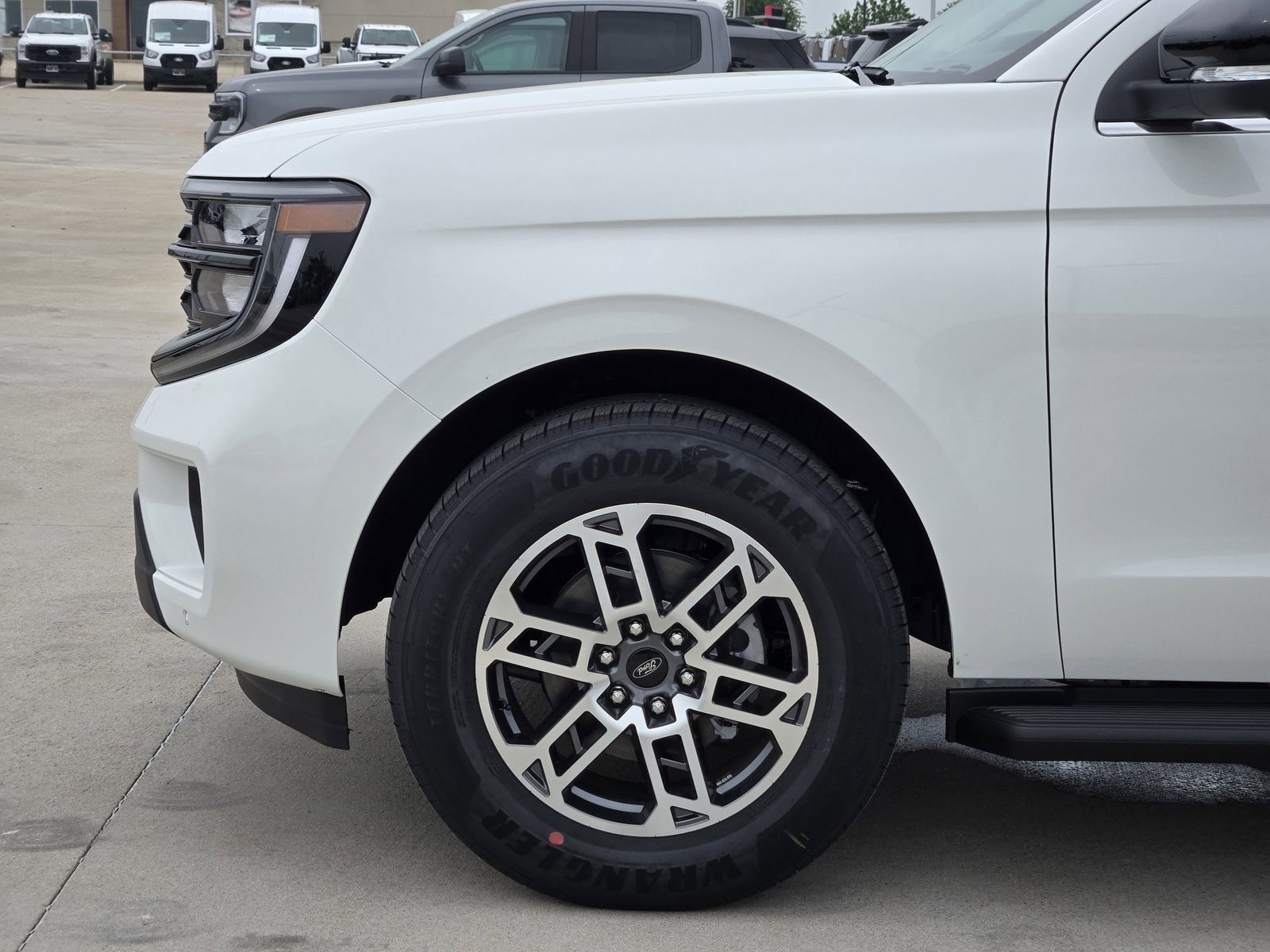 New 2026 Ford Expedition Active RWD image 9
