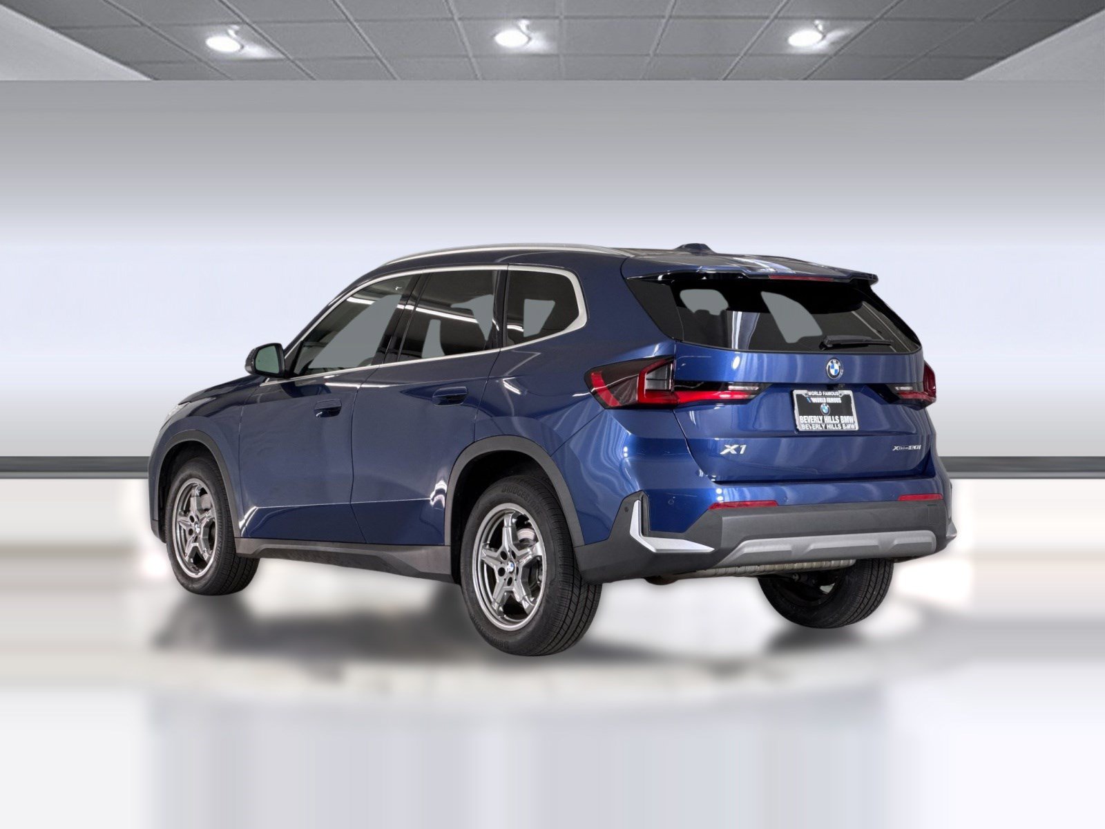 Used 2023 BMW X1 xDrive28i w/ Convenience Package AWD/4WD image 3