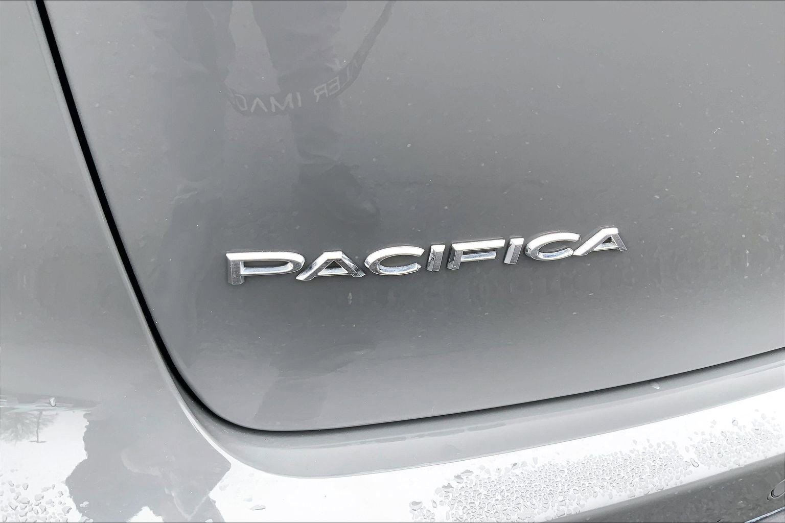 Certified 2023 Chrysler Pacifica Touring-L image 27