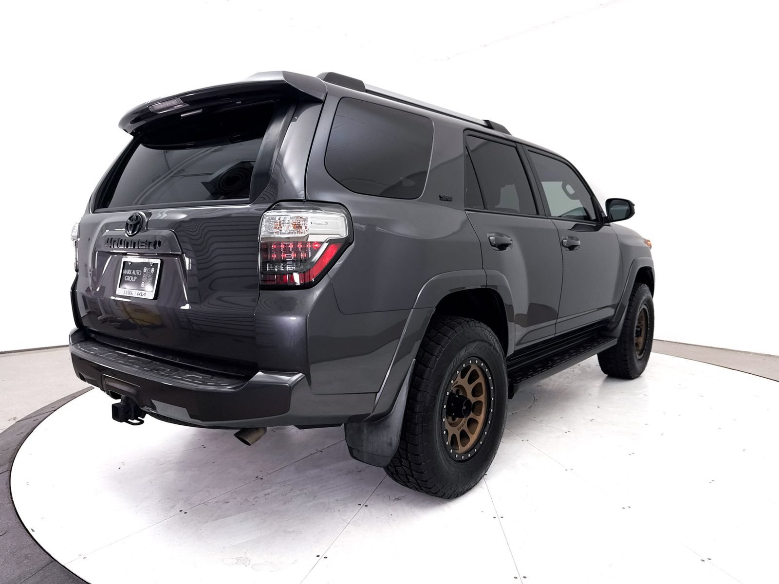 Used 2020 Toyota 4Runner SR5 AWD/4WD image 16