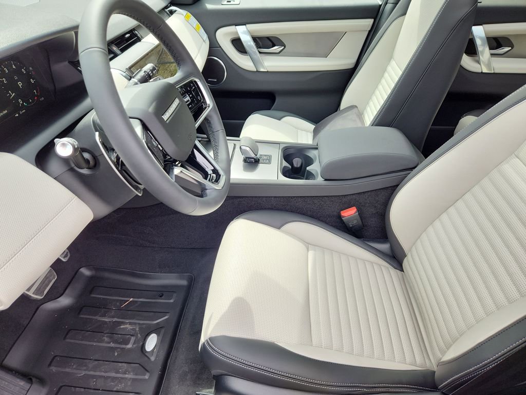 New 2026 Land Rover Discovery Sport Landmark image 23