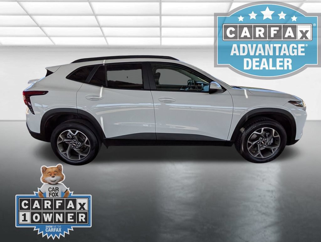 Certified 2025 Chevrolet Trax LT FWD image 28