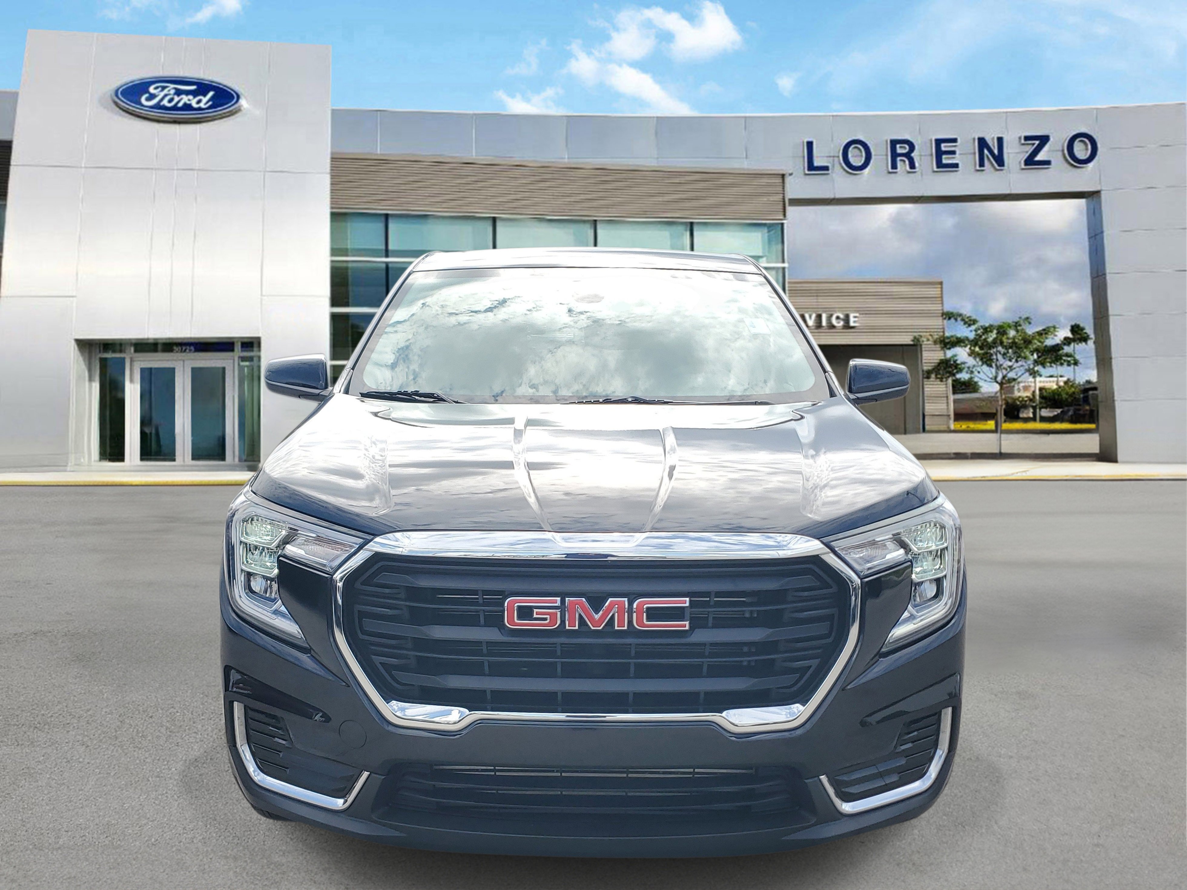 Used 2024 GMC Terrain SLE FWD image 2