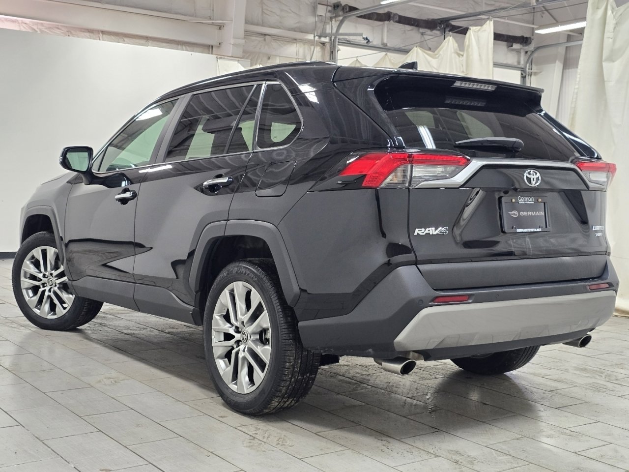 Used 2024 Toyota RAV4 Limited image 15