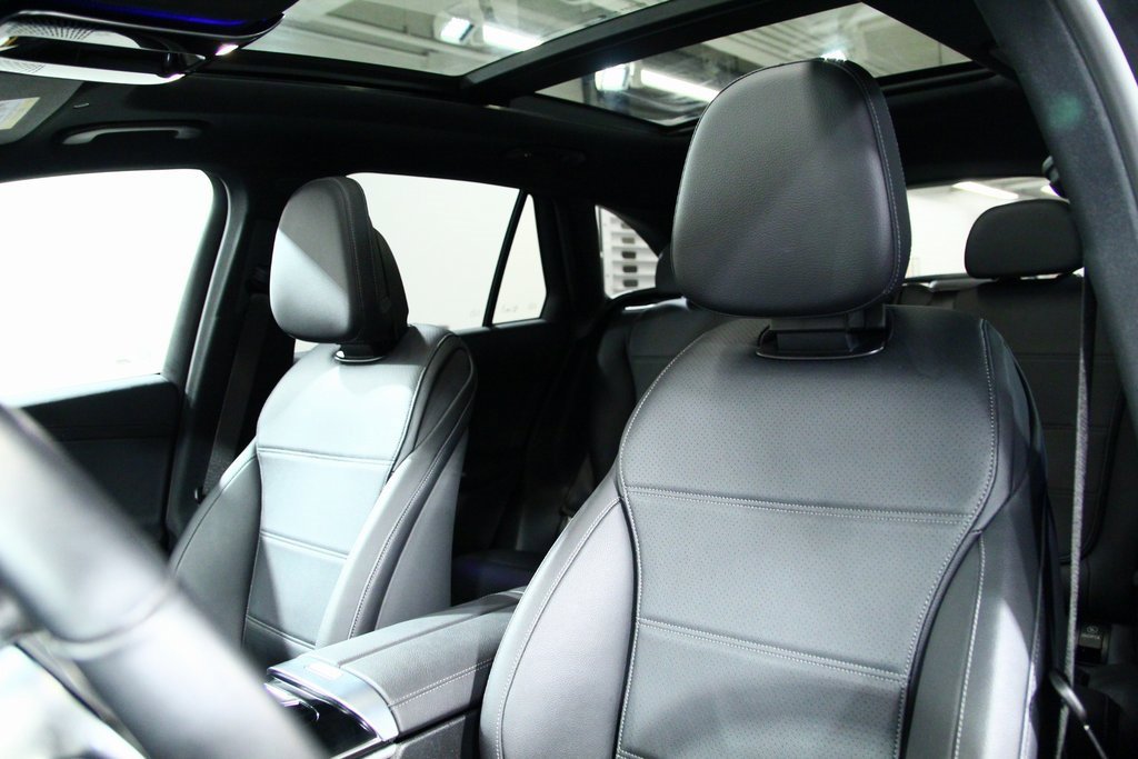 Used 2025 Mercedes-Benz GLC 300 4MATIC image 17