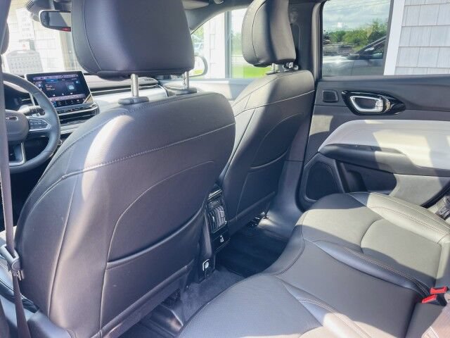 Used 2023 Jeep Compass Limited w/ Elite Group AWD/4WD image 14