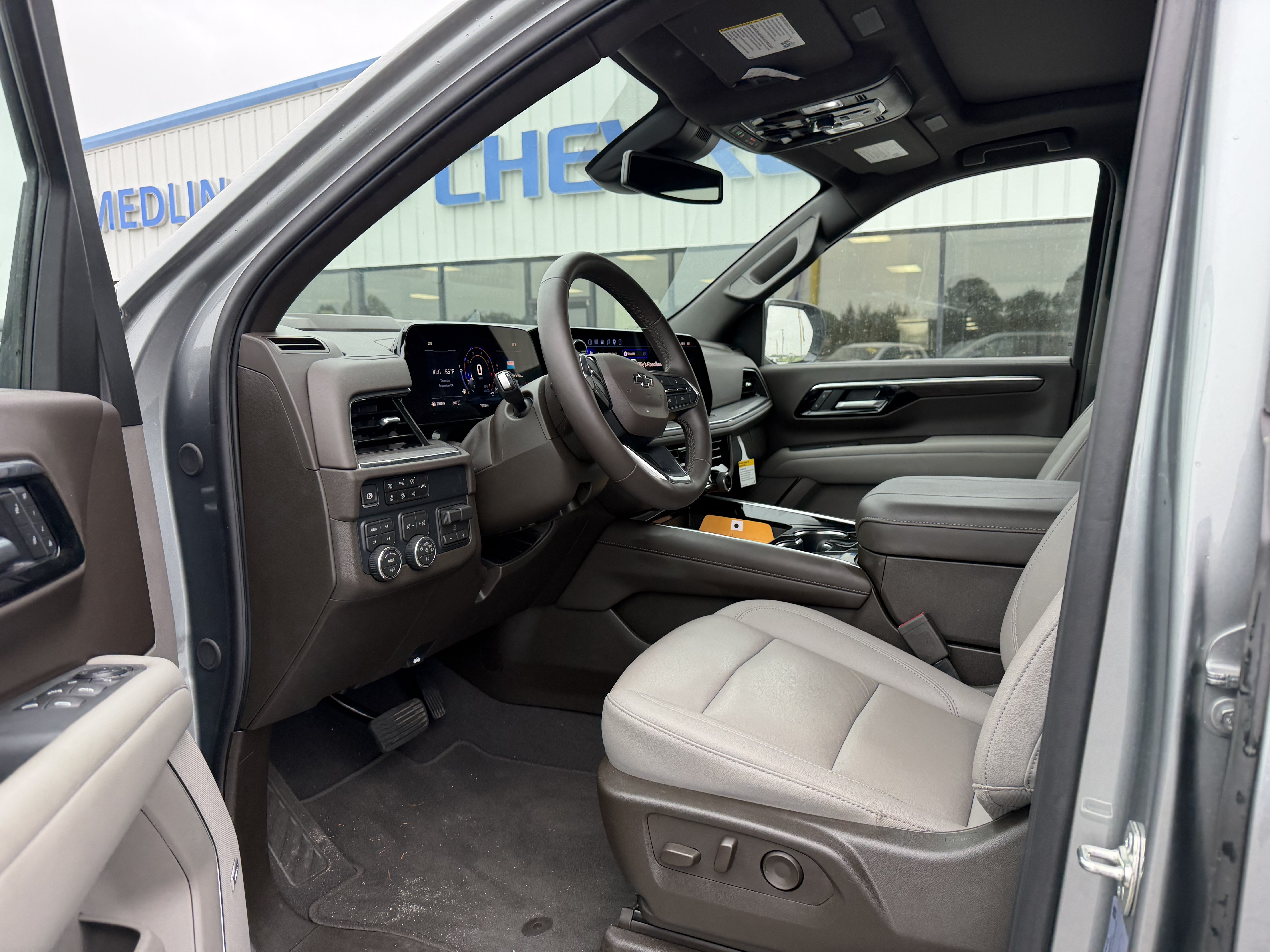 Used 2026 Chevrolet Tahoe Z71 w/ Z71 Off-Road Package AWD/4WD image 5