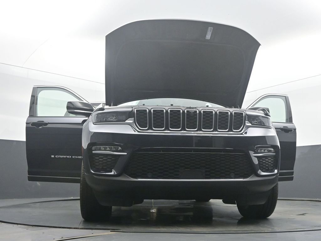 Used 2024 Jeep Grand Cherokee Limited w/ Luxury Tech Group II image 58