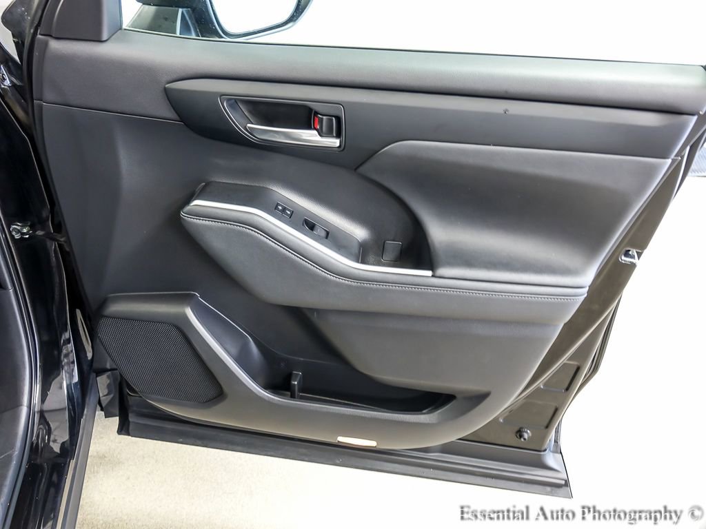 Used 2023 Toyota Highlander XLE AWD/4WD image 24