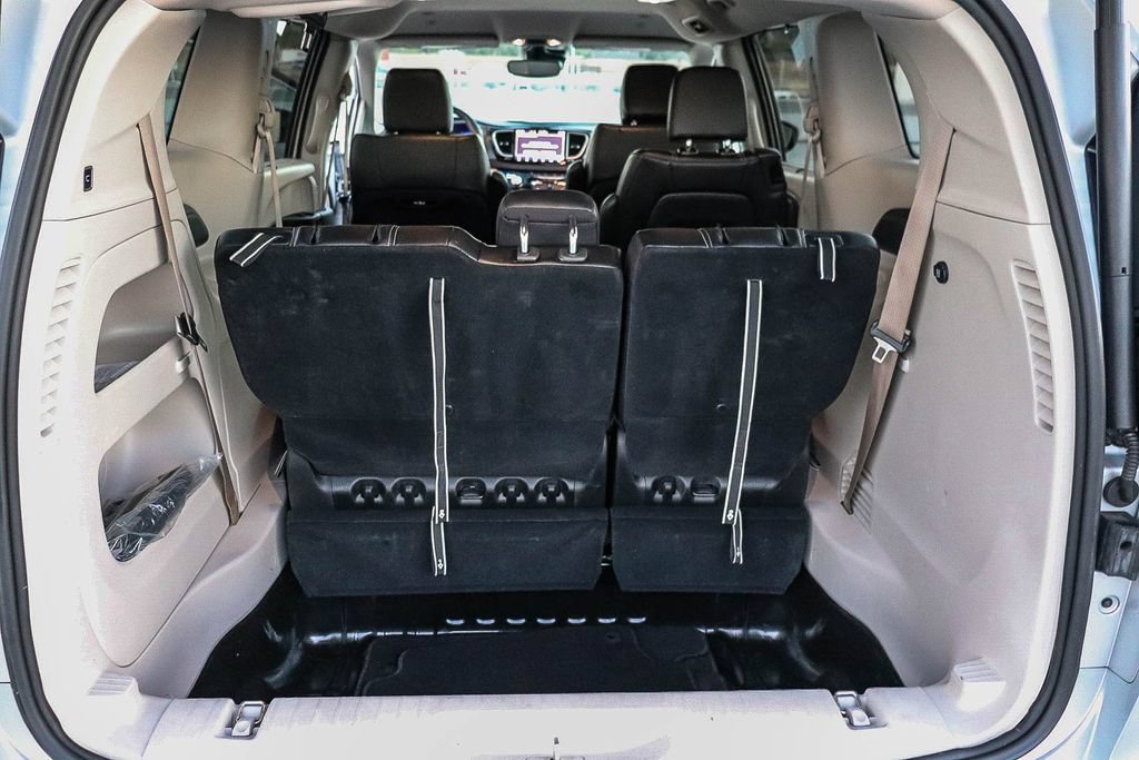 Used 2024 Chrysler Pacifica Touring-L FWD image 28