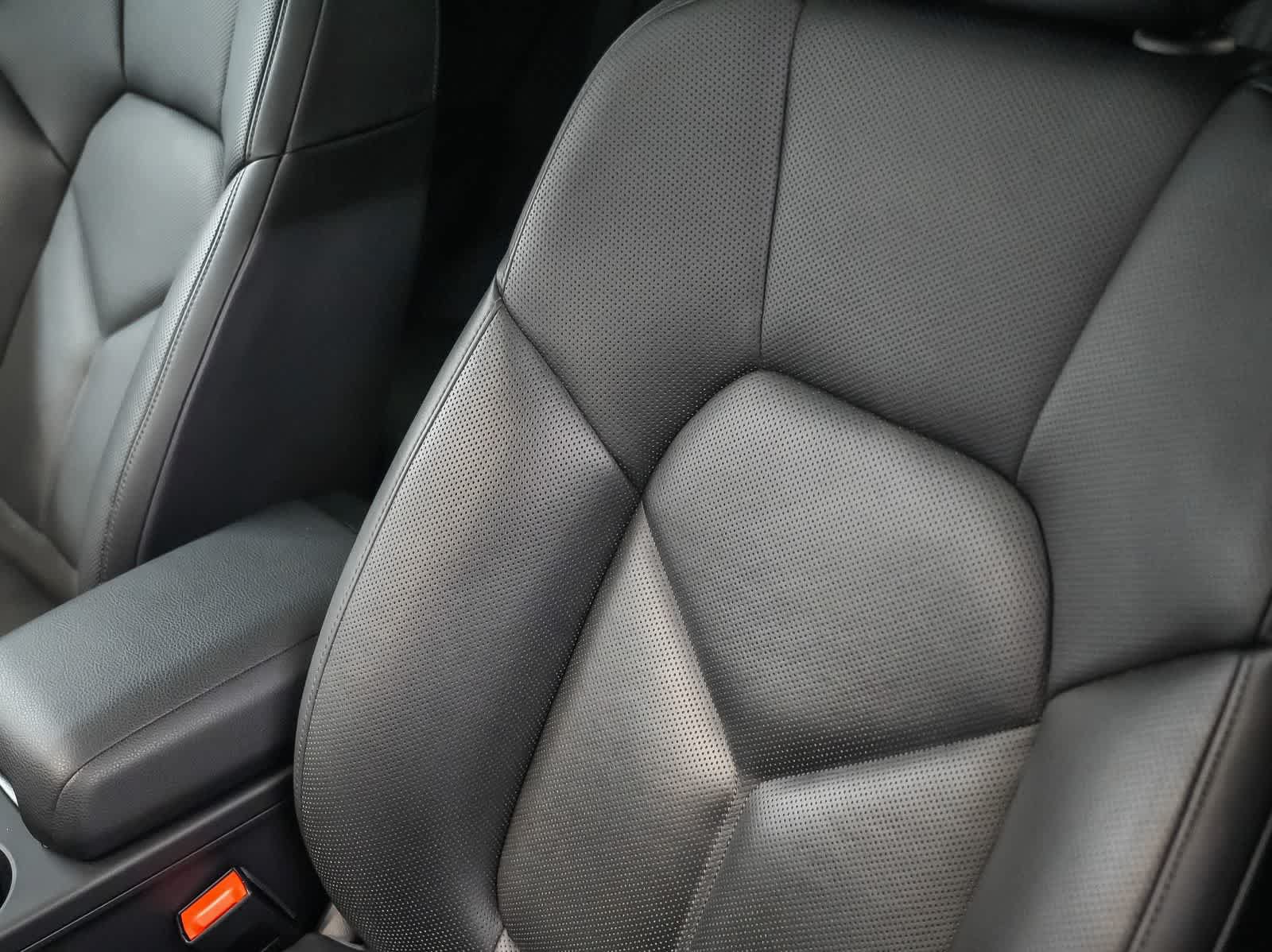 Certified 2023 Porsche Macan AWD/4WD image 29