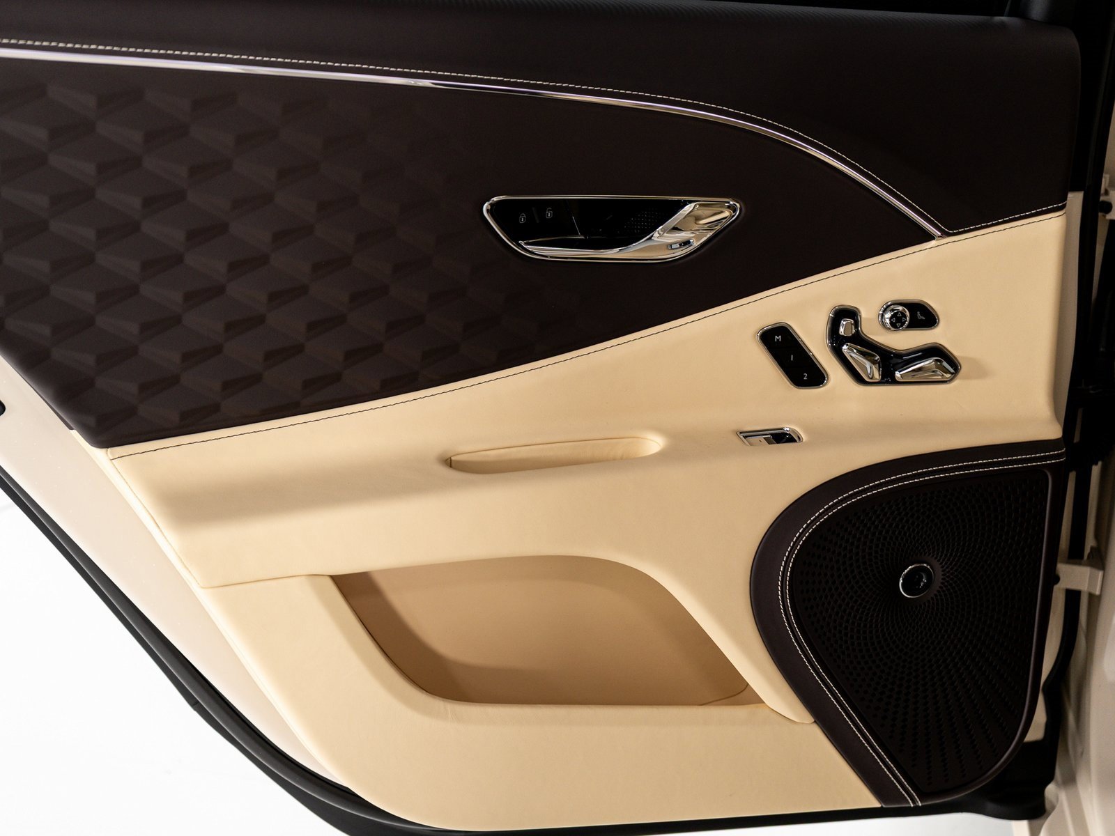 New 2025 Bentley Flying Spur Plug-In Hybrid image 43