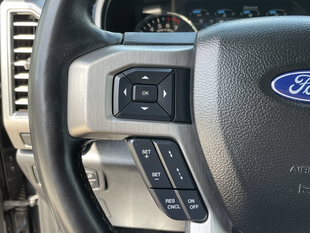 Used 2017 Ford F150 Platinum w/ Equipment Group 701A Luxury AWD/4WD image 30