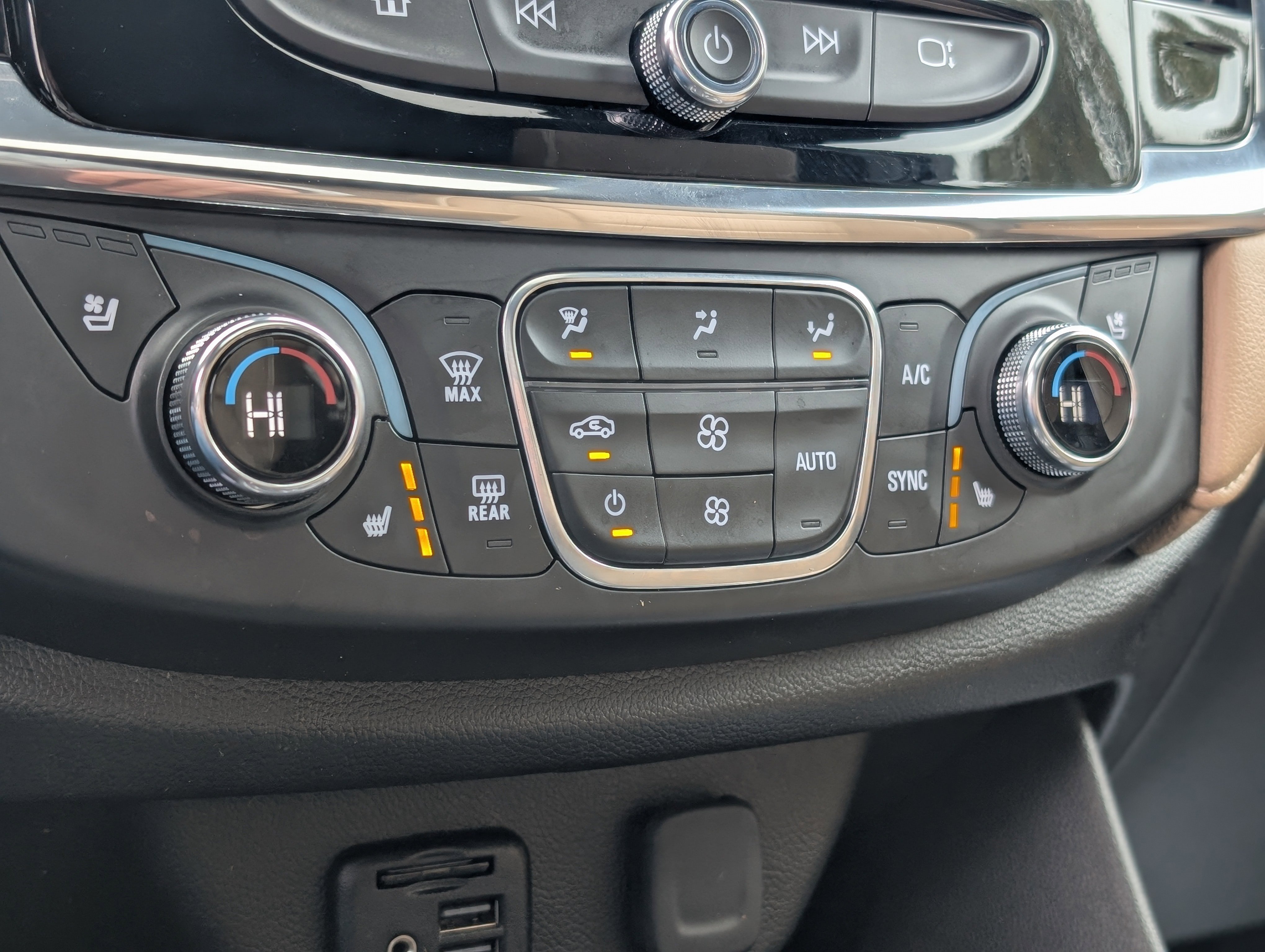 Used 2023 Chevrolet Traverse Premier image 24