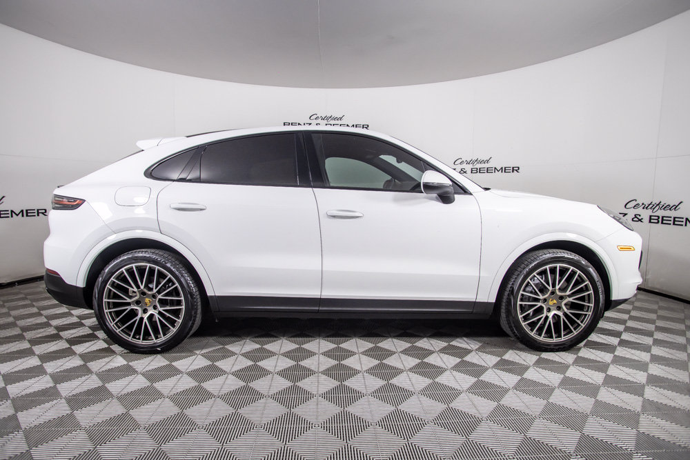 Used 2023 Porsche Cayenne Coupe AWD/4WD image 3