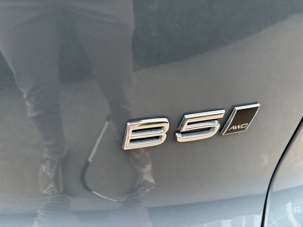 Certified 2023 Volvo XC40 B5 Plus w/ Driver Assist Package AWD/4WD image 9
