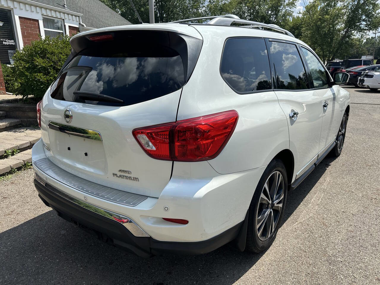 Used 2018 Nissan Pathfinder Platinum image 8