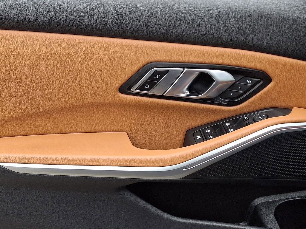 Used 2023 BMW 330i xDrive Sedan w/ Premium Package image 13