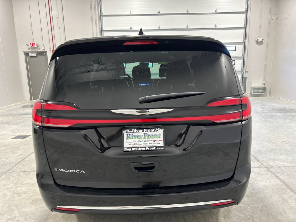 Used 2025 Chrysler Pacifica Select FWD image 7