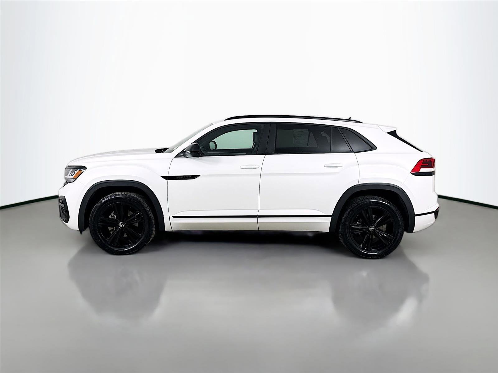 Used 2023 Volkswagen Atlas Cross Sport SEL R-Line AWD/4WD image 6
