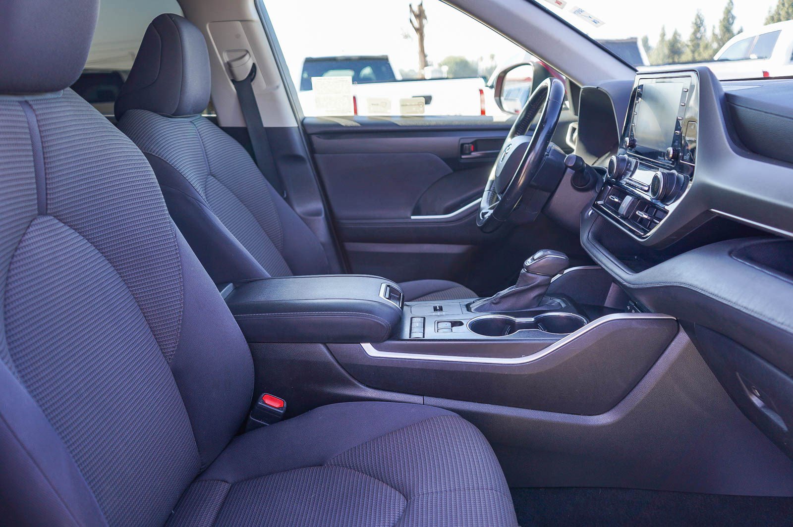 Used 2021 Toyota Highlander LE image 17