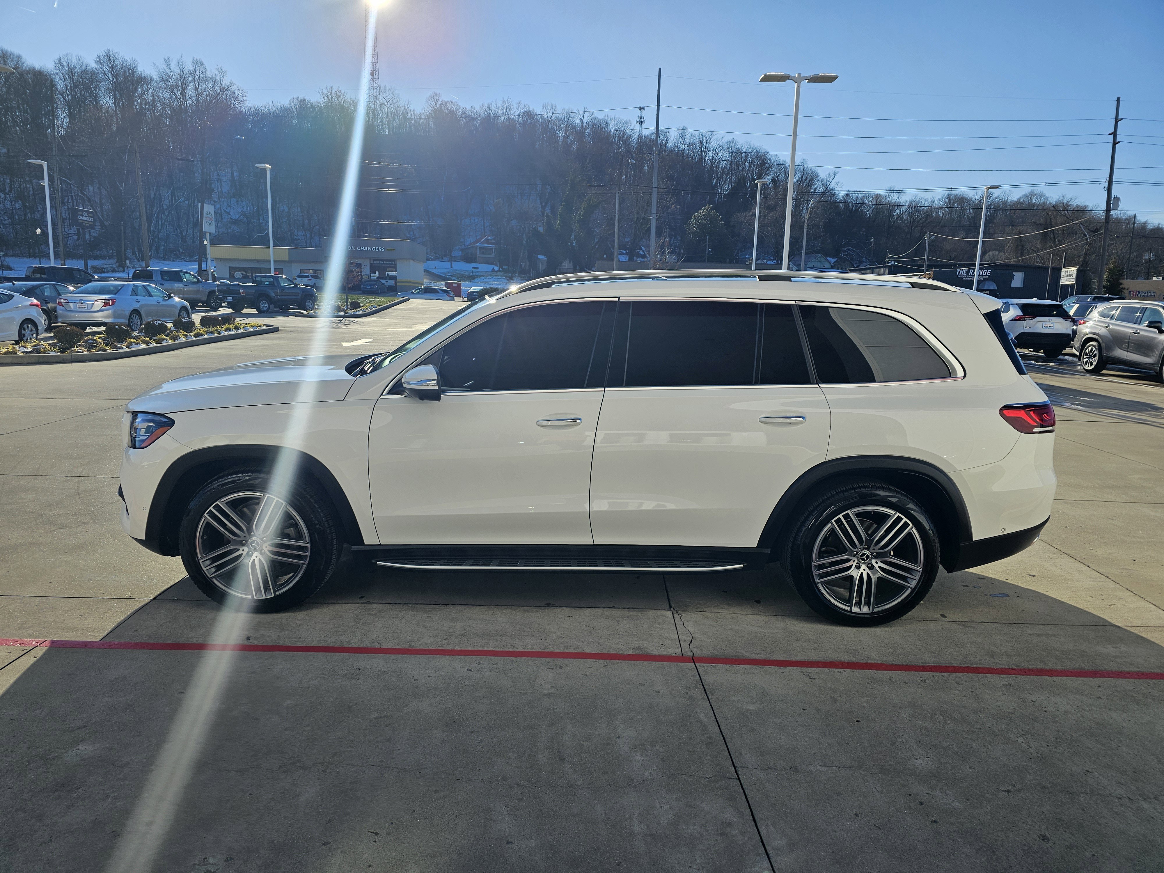 Used 2023 Mercedes-Benz GLS 450 4MATIC image 9