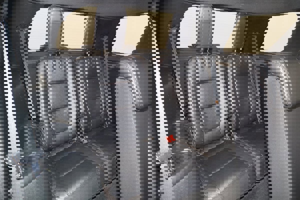 Used 2018 Ford Explorer XLT w/ Equipment Group 202A image 13