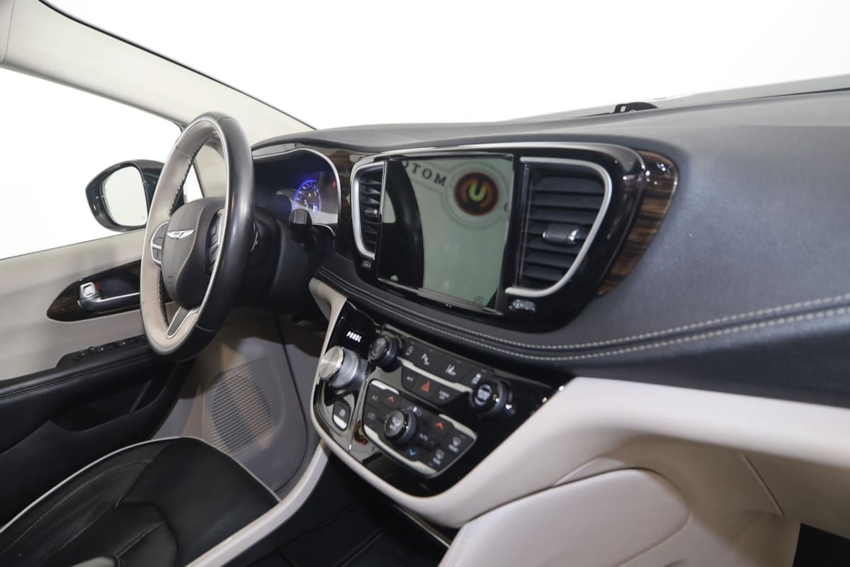 Used 2021 Chrysler Pacifica Limited AWD/4WD image 44