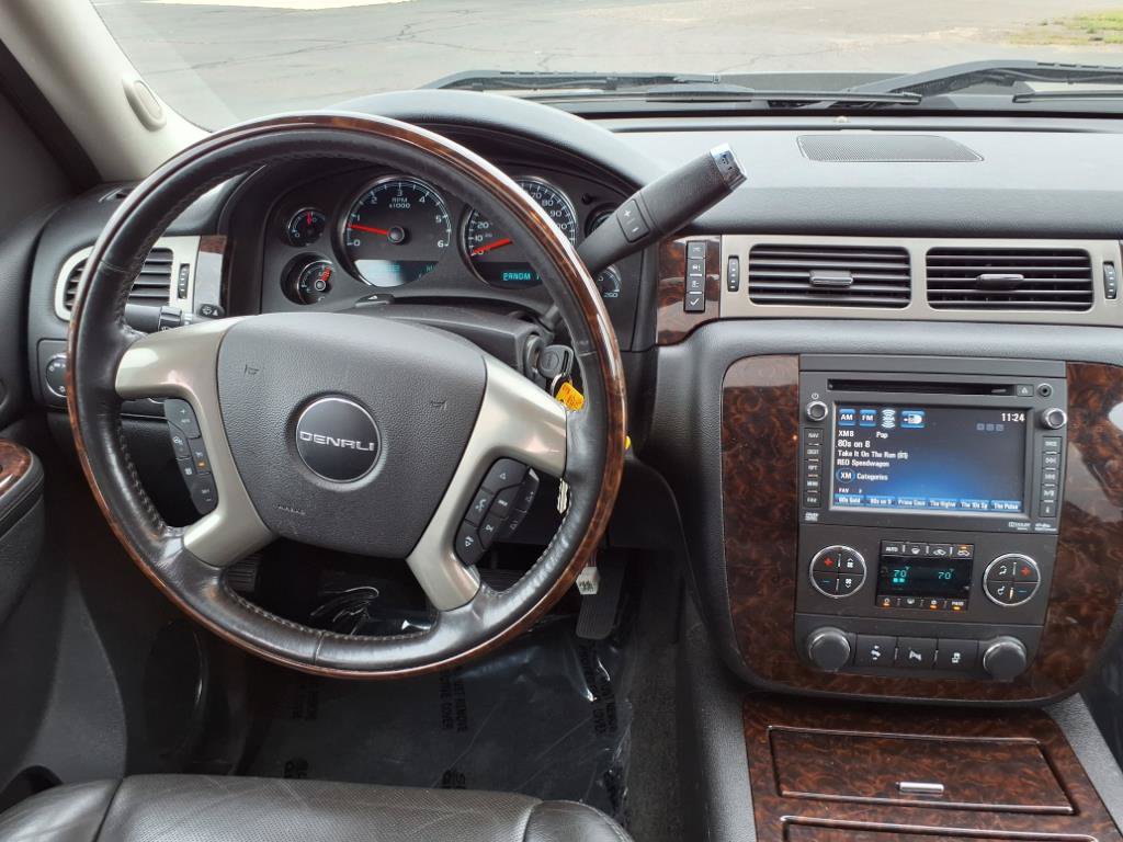 Used 2013 GMC Sierra 2500 Denali w/ Suspension Package, Off-Road AWD/4WD image 17