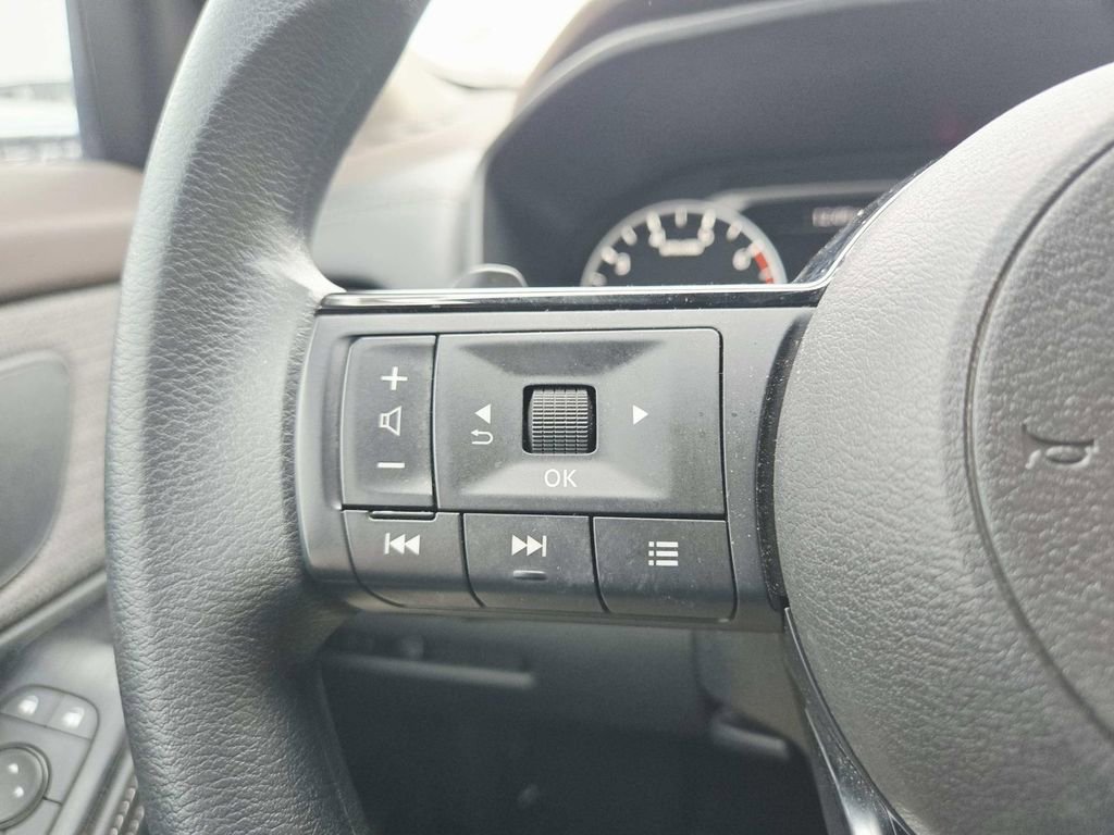 Used 2023 Nissan Rogue SV image 19