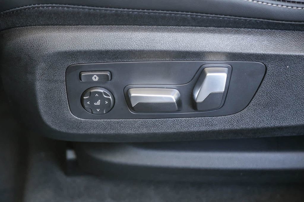 New 2026 BMW X6 xDrive40i w/ Premium Package image 18