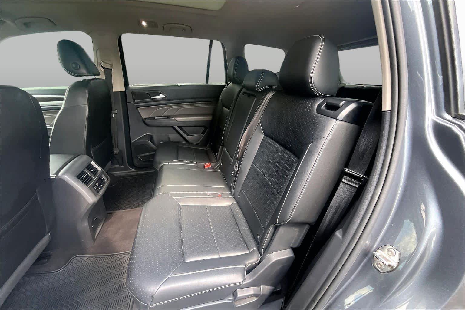 Used 2021 Volkswagen Atlas SE w/ Panoramic Sunroof Package FWD image 19