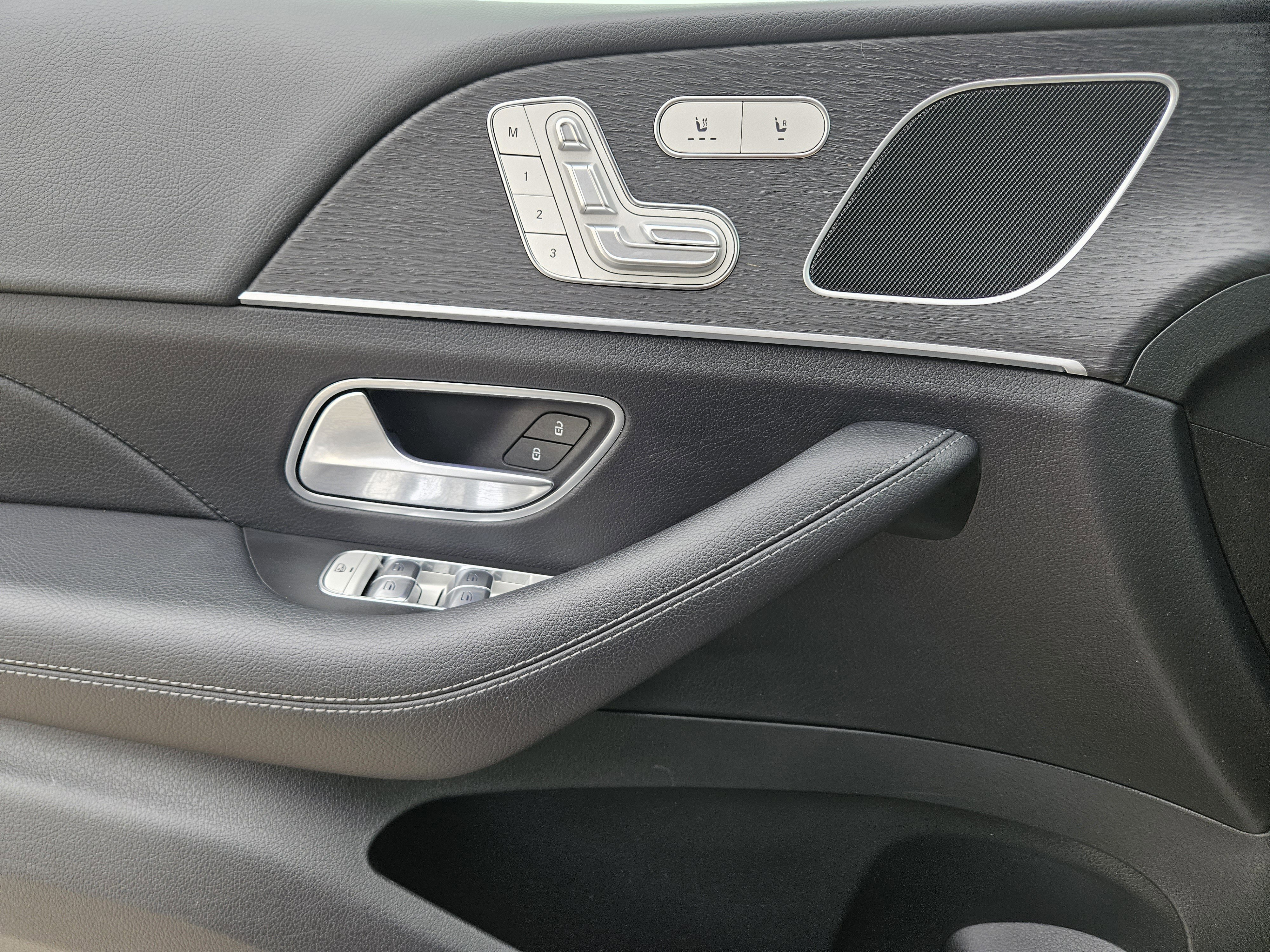Used 2025 Mercedes-Benz GLE 350 4MATIC image 17