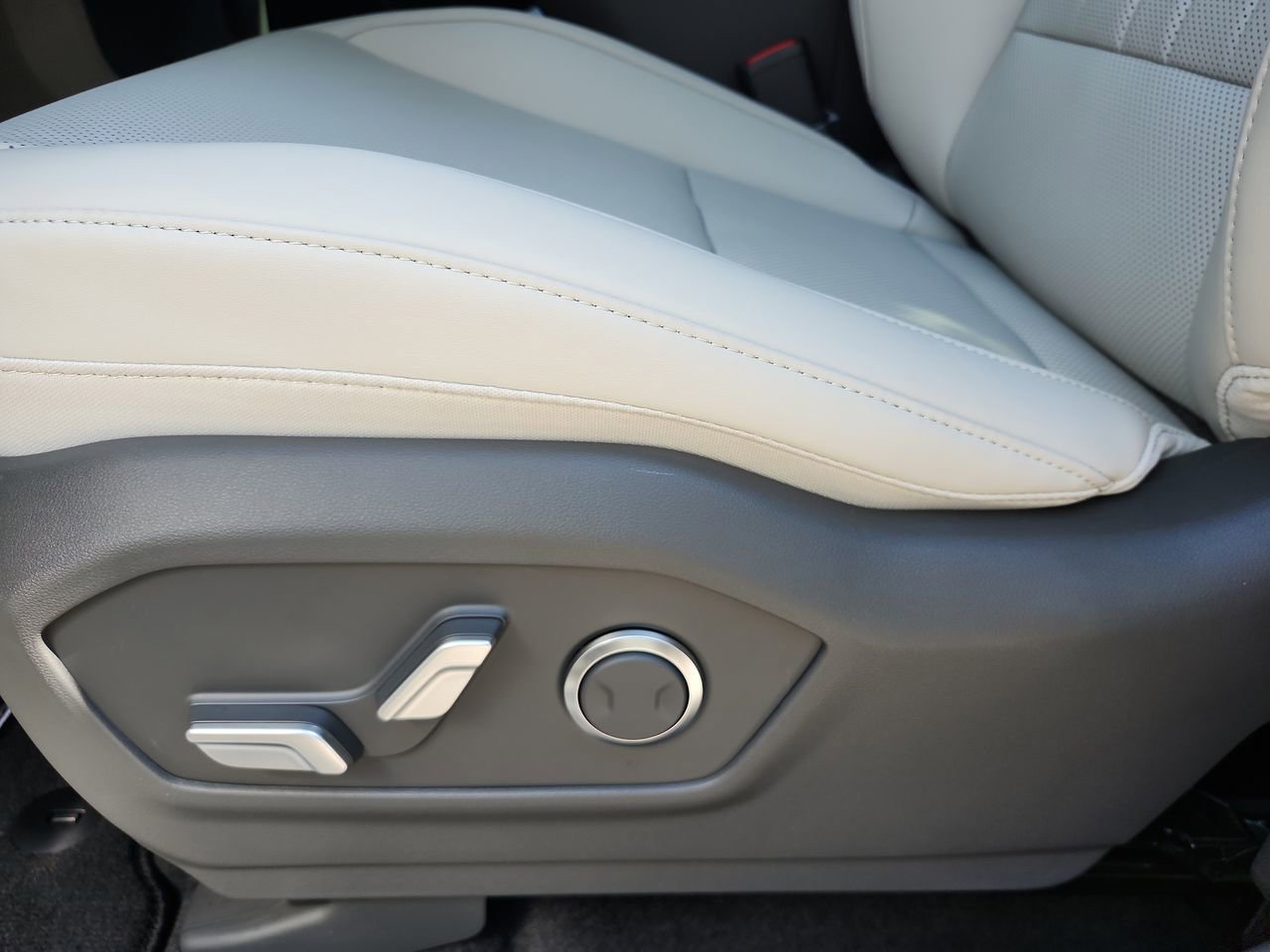 New 2026 Hyundai Santa Fe SEL FWD image 13