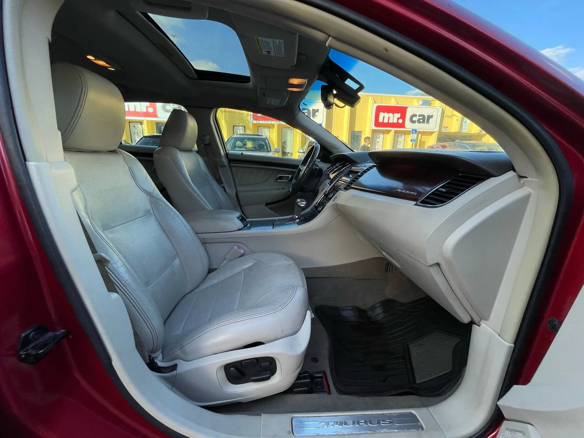 Used 2010 Ford Taurus Limited image 25