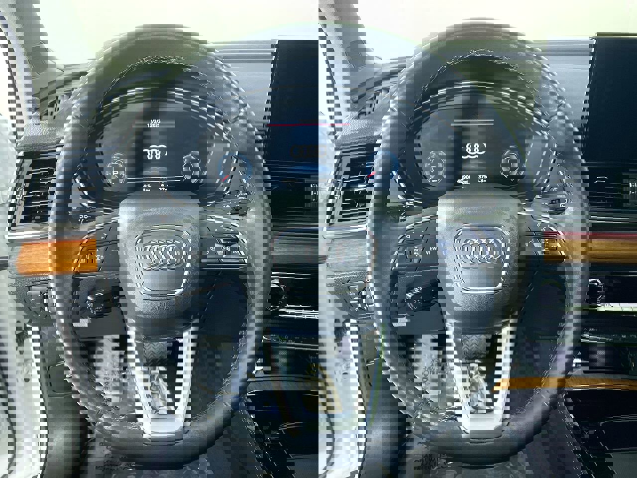 Used 2021 Audi Q5 Prestige w/ Prestige Package image 13