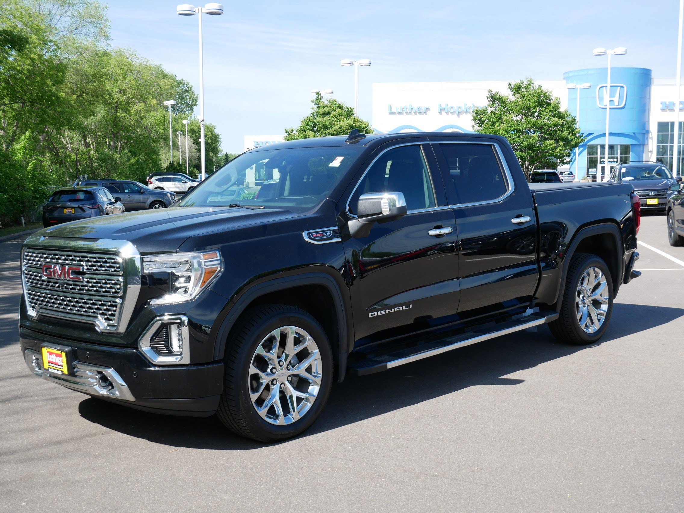 Used 2020 GMC Sierra 1500 Denali w/ Denali Premium Package AWD/4WD image 3